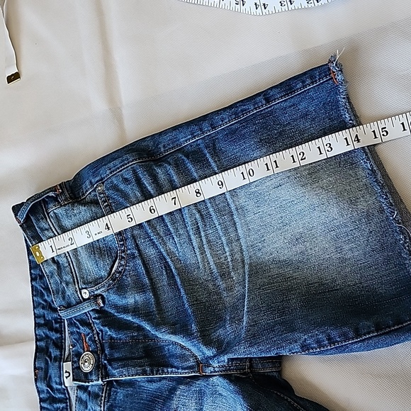 True Religion Mid Rise Bermuda Emma Jean Shorts size 27 - Picture 8 of 8